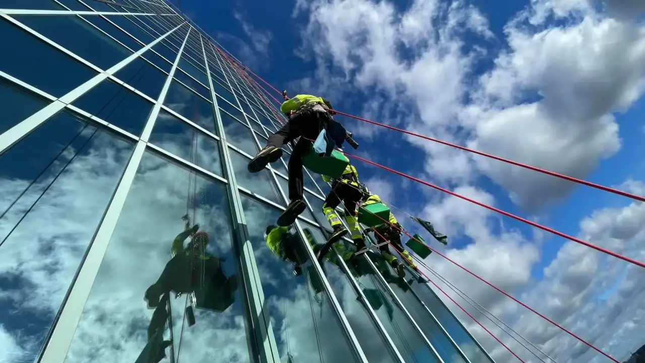 Fönsterputs På Höga Höjder Repcon